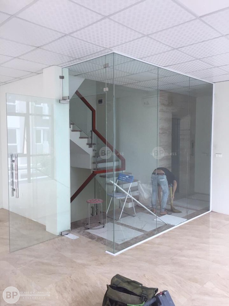 Thi công Vách kính, cửa kính thủy lực tại Nguyễn Chánh